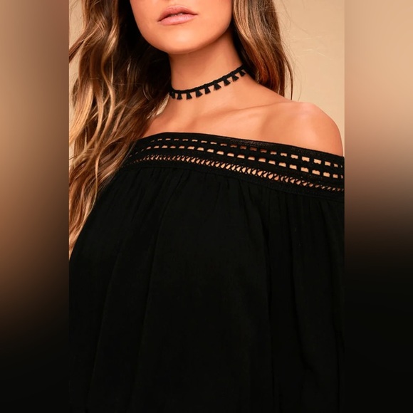 Lulu’s Festival Day Black Lace Off-the-Shoulder Long Sleeved Crop Top Size M - Picture 4 of 10